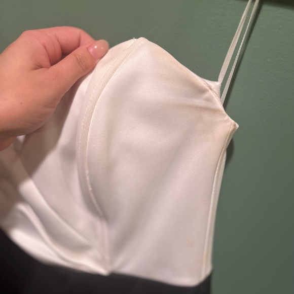 Black and white dress - Picture 3 of 3